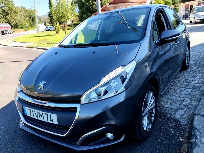 Peugeot 208 1.2 signature GPS câmera de marcha trás
